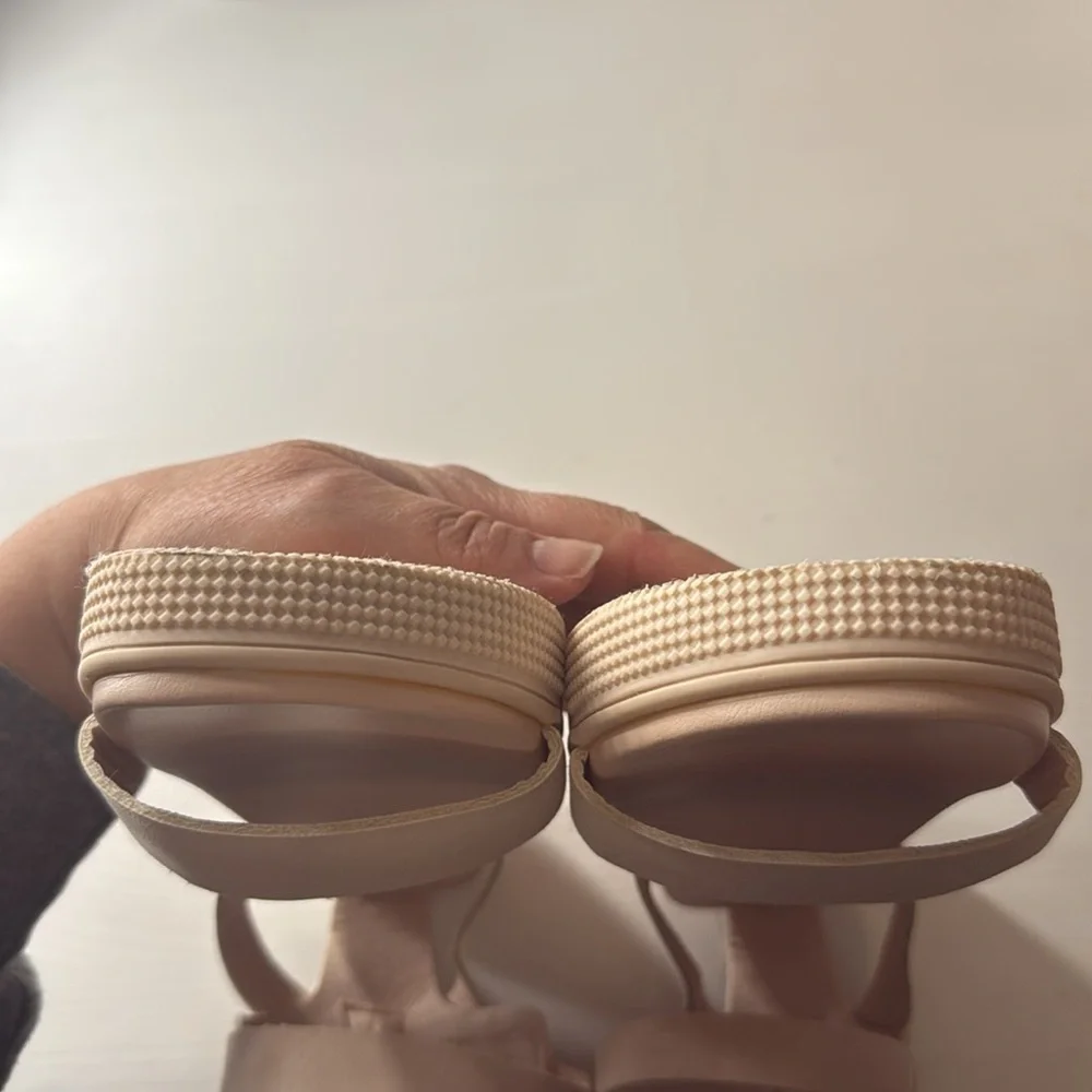 MIA Ellen Flatform Sandal (Little Kid & Big Kid) in pale pink.  size 1. - Picture 8 of 9